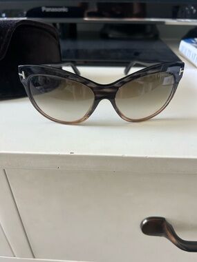 Tom Ford Two-Tone Brown Gradient Cat-Eye Sunglasses